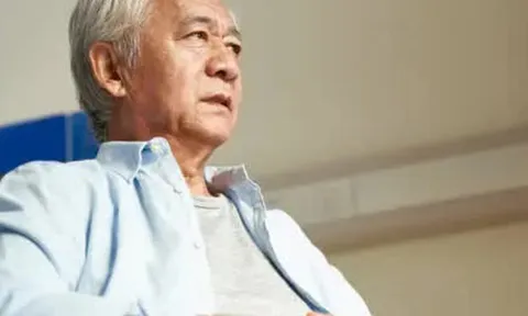 Nuông chiều suốt 30 năm, về già không mua nổi nhà cho con, cha liền bị từ mặt