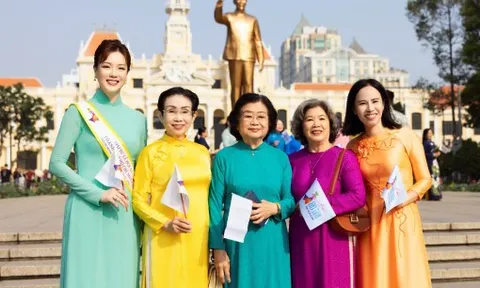 Đại sứ Lễ hội áo dài Trang Phương tham gia đồng diễn áo dài chào mừng ngày Quốc tế Phụ nữ 8/3