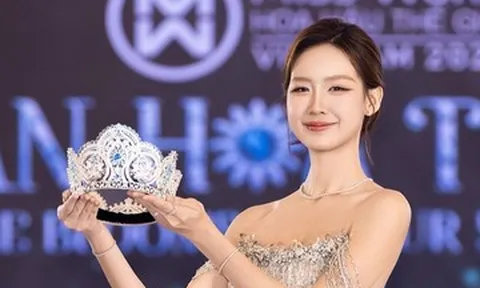 Hoa hậu Lê Nguyễn Bảo Ngọc xinh đẹp bên chiếc vương miện đính 3.368 viên đá quý