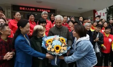 30 năm sống tằn tiện, cụ ông 95 tuổi mang 600 triệu đồng giúp người khó khăn