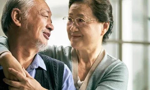 Tuổi già mới biết: 4 người tuyệt đối không được đắc tội, họ mới là chỗ dựa thực sự chứ không phải con cái!