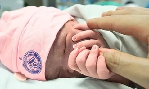 Đề xuất hỗ trợ tiền cho phụ nữ sinh 2 con trước 35 tuổi