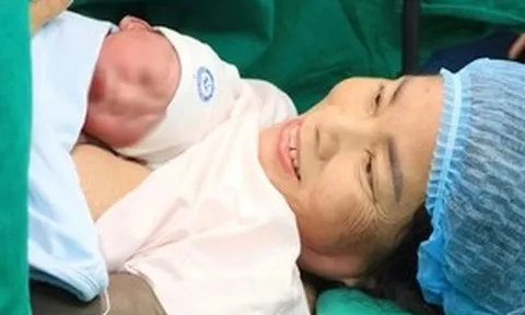 Hy hữu sản phụ hạ sinh con ở tuổi 60