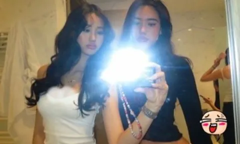 Em gái khoe ảnh chụp trong nhà vệ sinh, hình ảnh nhạy cảm của chị gái hot girl phía sau khiến nhiều người "đỏ mặt"