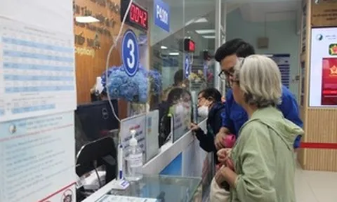 Áp dụng BHYT điện tử, chấm dứt đòi thẻ giấy