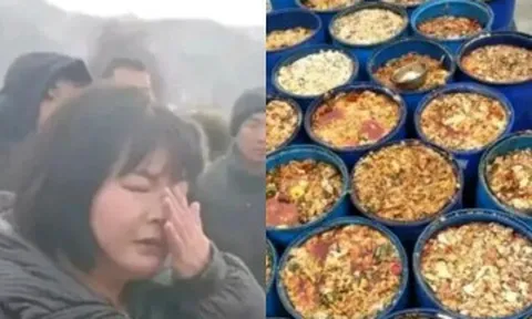 Con nhắn tin kêu "cơm trưa ở trường dở quá", mẹ tới nhà bếp kiểm tra thì còn sốc hơn với những gì đã nhìn thấy