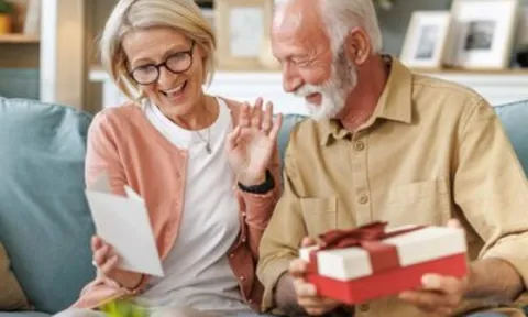 Lương hưu cao hay nhà rộng cũng không bằng 3 cách sống này khi về già