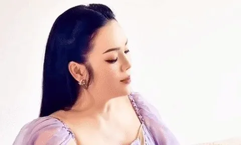 Phó giáo sư Tân Nhàn gợi cảm chơi đàn, ca sĩ Hòa Minzy ngày càng nhuận sắc