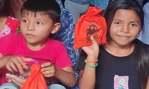 Bố mẹ ra ngoài chỉ 20 phút, chị em ở nhà chơi trốn tìm và cái kết đau lòng