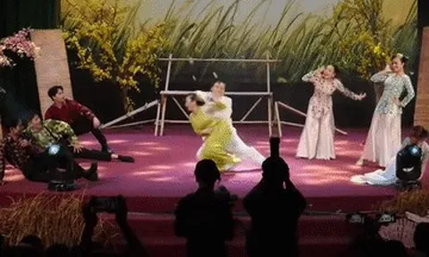 Vụ cháu gái NSƯT Vũ Linh ngả ngớn phản cảm: Không thể bất chấp lên sân khấu!