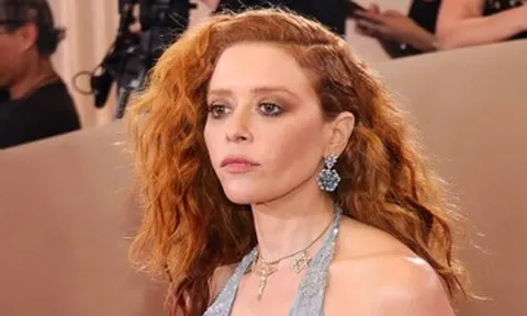 Nữ diễn viên 47 tuổi vừa bị đuổi khỏi máy bay là ai?