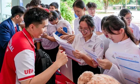 Nhiều trường THPT và đại học 'tăng tốc' hỗ trợ học sinh lớp 12