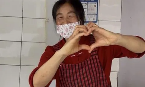 Người phụ nữ U60 nhảy múa trước quầy hàng 10m2 gây sốt mạng xã hội