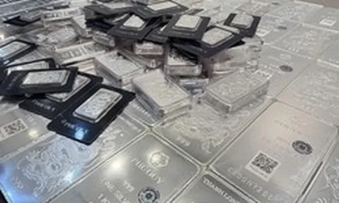 Sáng nay, giá bạc đồng loạt giảm