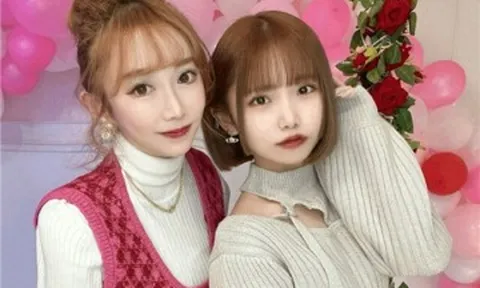 Bà mẹ U40 trẻ đẹp như nữ sinh khiến cõi mạng “trầm trồ”, đứng cạnh con gái 18 tuổi như chị em sinh đôi