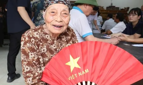 Người dân Hồng Vân phấn khởi nhận hỗ trợ giải phóng mặt bằng Dự án Olympic