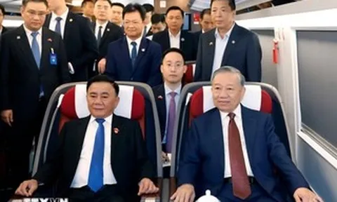 Tổng Bí thư, Chủ tịch nước Tô Lâm rời Bắc Kinh tới thăm Nam Ninh bằng tàu cao tốc