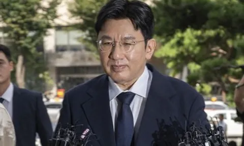 Ông trùm giải trí đối diện lệnh bắt giữ vì nghi thu lợi bất chính 3.400 tỷ đồng