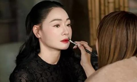 Nữ NSƯT "lột xác" phong cách ở độ tuổi trung niên khiến vạn người mê