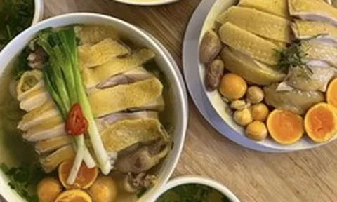 Ăn 2 bát phở, 1 đĩa gà và cốc nước cam hết 900.000 đồng ở Hà Nội, khách đăng lên mạng: Chủ quán nói lý do