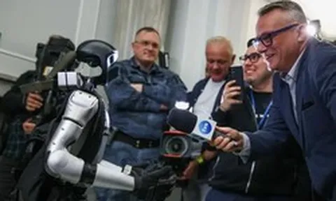 90% đơn hàng robot hình người chỉ để… chụp ảnh? Sự thật ngã ngửa phía sau những bản hợp đồng robot “khủng” tại Trung Quốc