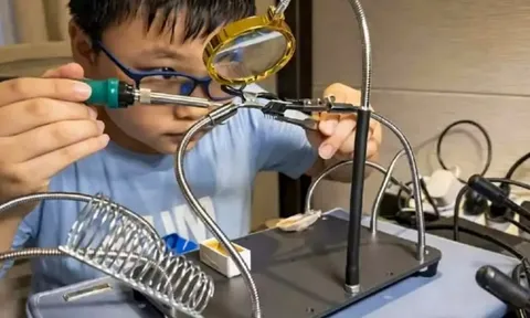 ‘Cậu bé tên lửa’  gây tranh cãi