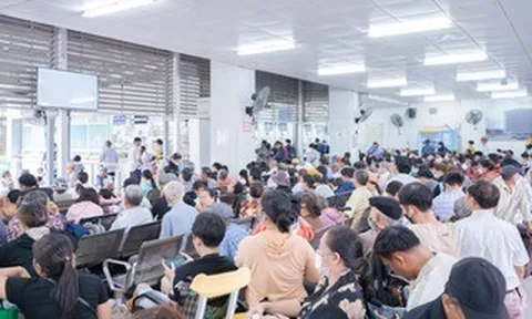 Lượng người bệnh đến Bệnh viện Chợ Rẫy cao chưa từng có