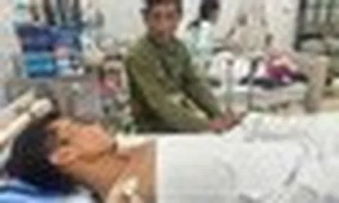Cha già bật khóc xin cứu con trai gặp nạn: “Hai đứa nhỏ còn cần có bố…”