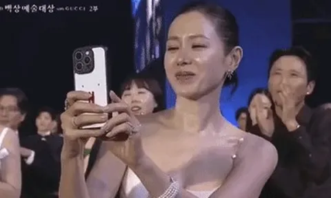 Câu nói ngọt ngào của Hyun Bin khiến khán phòng vỡ òa còn Son Ye Jin cười tít mắt