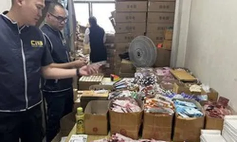 Đột kích 5 căn nhà, công an phát hiện đường dây sản xuất mỹ phẩm giả do người Trung Quốc điều hành, tịch thu hơn 700.000 sản phẩm