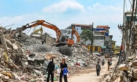 Cận cảnh giải phóng mặt bằng các cây cầu bắc qua sông Hồng