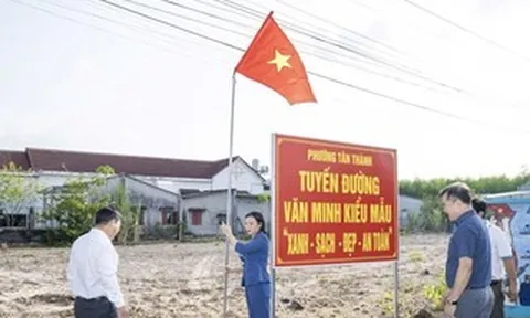Lan tỏa sắc đỏ cờ Tổ quốc trên những tuyến đường xanh