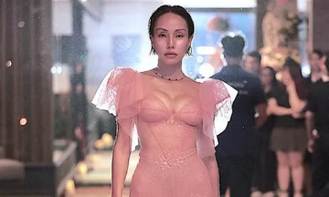 Ca sĩ Gigi Hương Giang, diễn viên Thu Anh 'Địa đạo' gợi cảm đến khó tin