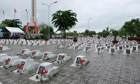 Lấy mẫu sinh phẩm tại nghĩa trang Giồng Riềng (An Giang), mở cơ hội xác định danh tính liệt sĩ