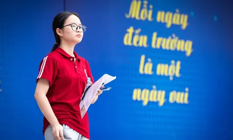 Học sinh Hà Nội rạng rỡ bước vào kỳ thi lớp 10 'đông kỷ lục'