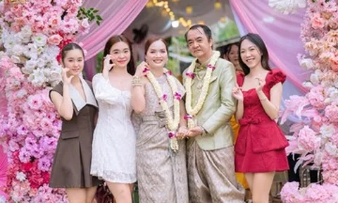 Bố 50 tuổi tái hôn với người phụ nữ Khmer, con gái hân hoan chúc phúc