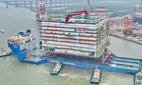Trung Quốc thả công trình nặng 25.000 tấn, cao tương đương tòa nhà chung cư 15 tầng xuống biển: Để làm gì?