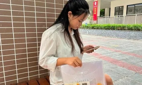 Mang điều khiển điều hòa đi thi để 'cầu đỗ'