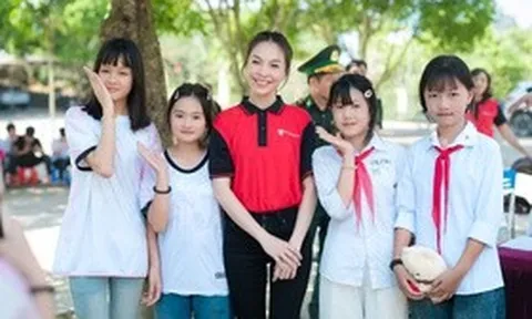 Ca sĩ Hiền Thục khoe nhan sắc không tuổi, chấp cả camera thường