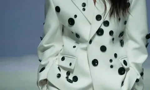 Diễn viên Kim Tuyến và Đồng Ánh Quỳnh cùng catwalk, H'Hen Niê đẹp hút hồn
