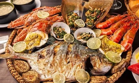 Nữ sinh 15 tuổi nguy kịch sau bữa ăn hải sản, bác sĩ cảnh báo dấu hiệu cần biết