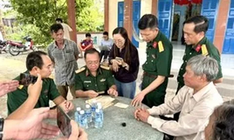 Chính ủy Bộ Tư lệnh TP.HCM đến tận nhà xác minh thân nhân liệt sĩ Huỳnh Văn Quên