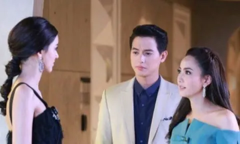 Giữ bạn thân xinh đẹp ngủ lại nhà, tôi đau lòng khi thấy việc cô ấy lén lút làm giữa đêm