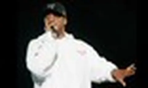 Nghệ sĩ có tài sản 74.000 tỷ làm show hỗn loạn chưa từng thấy: Suýt hủy phút chót, Beyoncé và Rihanna “quẩy” đến rạng sáng