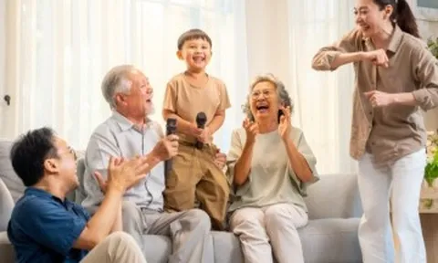 Dốc hết tiền bạc đi chăm sóc con cháu, cuối đời tôi hối hận vì nhận ra mình chỉ có thể dựa vào người này!