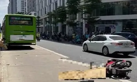 Người phụ nữ đi xe máy tử vong sau va chạm với xe buýt BRT