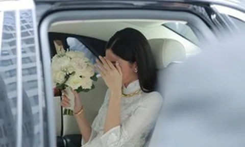 Mỹ nhân che mặt ngồi trong Rolls-Royce: Bỏ hết hào quang showbiz gả vào nhà hào môn, giờ sống trong biệt thự trắng xa hoa giữa Hà thành