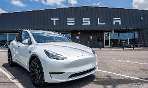 Bỏ mặc xe điện truyền thống, CEO Elon Musk dồn toàn lực vào cỗ máy in tiền tự hành mang tên Robotaxi?