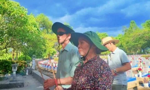 Con đưa đi viếng đồng đội ở nghĩa trang liệt sĩ, cựu binh nói ‘đã mãn nguyện’
