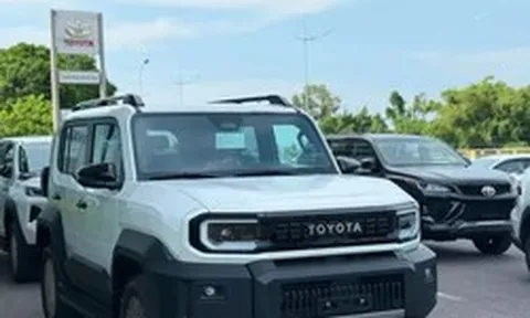 Xem trước Toyota Land Cruiser FJ vừa về đại lý ở Việt Nam